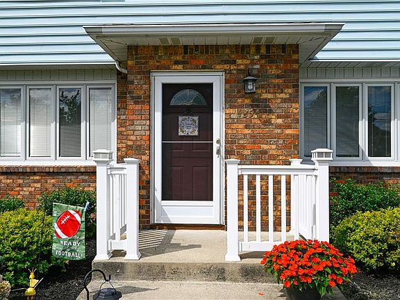 2nd image of 4254 Robin Ln