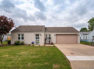 41 Center St, Jeffersonville, IN 47130