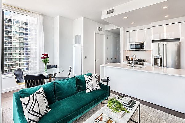 1st image of 515 W 36th St Penthouse 4E