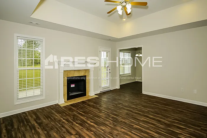 3 bed, 2.0 bath, 1525 sqft, $1,620 — Photo 3