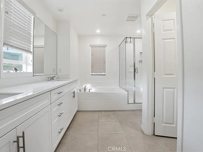 556 Enzo St — Photo 26