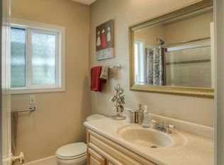 9255 12th Ave SW, Seattle, WA 98106