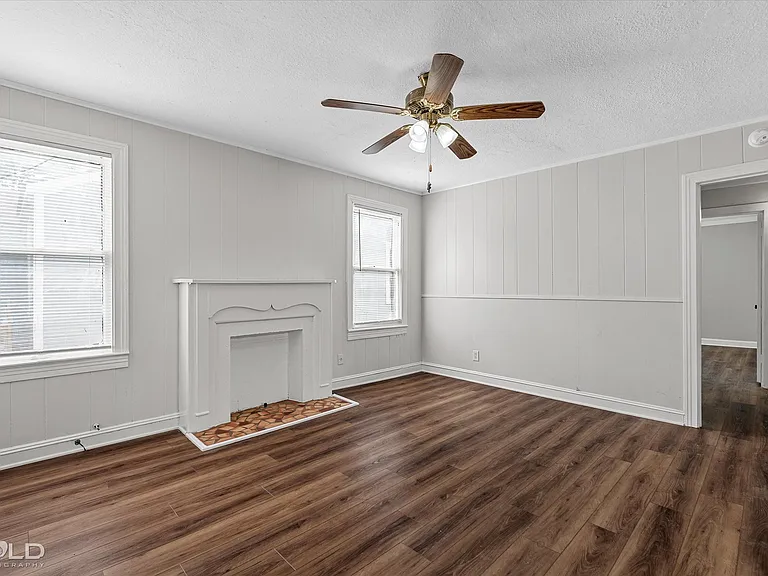 245 E Elmwood St — Photo 11