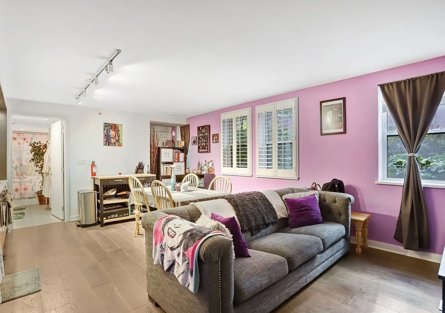 Charming 2BR Bloomingdale Condo with 2 Baths & Modern Kitchen — Photo 4