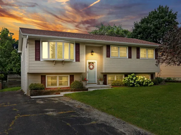 420 Edgewood Dr, Antioch, IL 60002