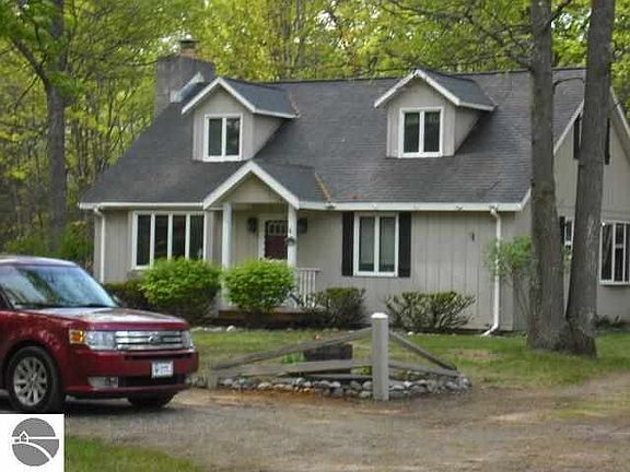 3rd image of 11301 Sandwood Dr NE