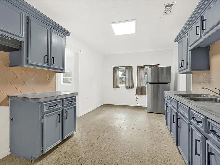 14336 Victoria St — Photo 10