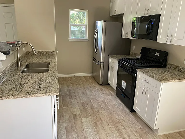 7418 Bywood St — Photo 10
