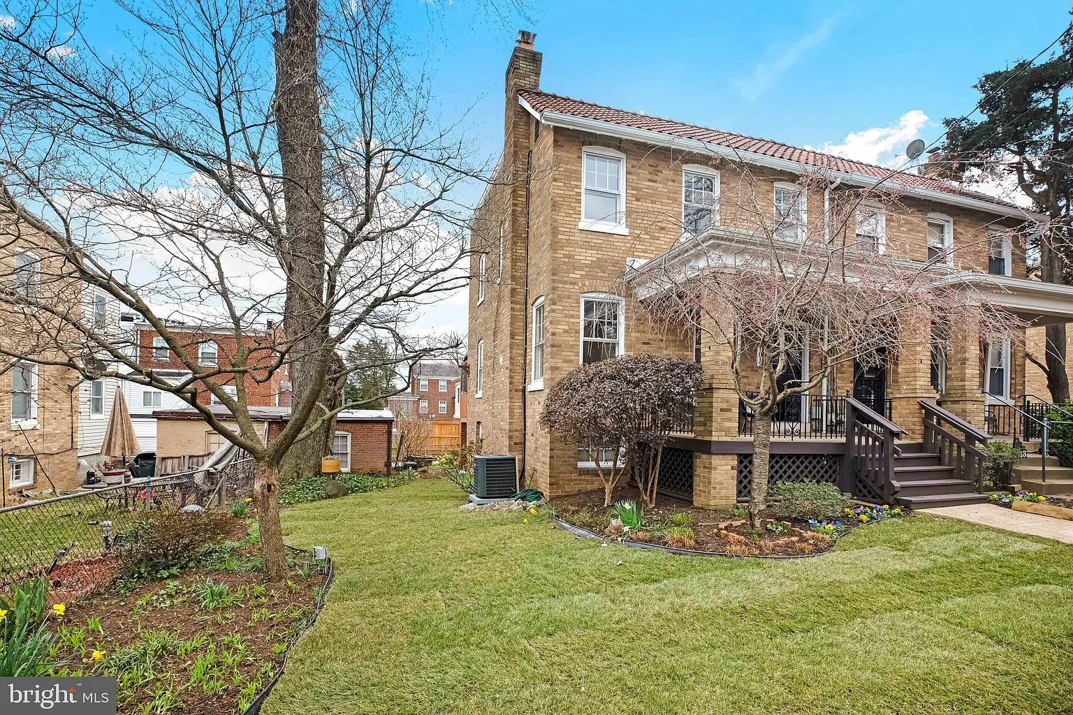 1015 Upshur St NE photo 1