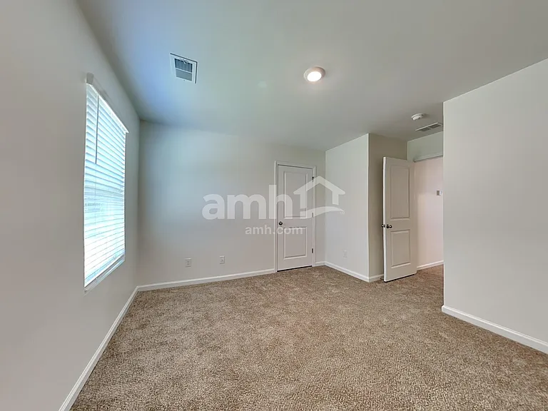 112 Tobago Cir — Photo 13