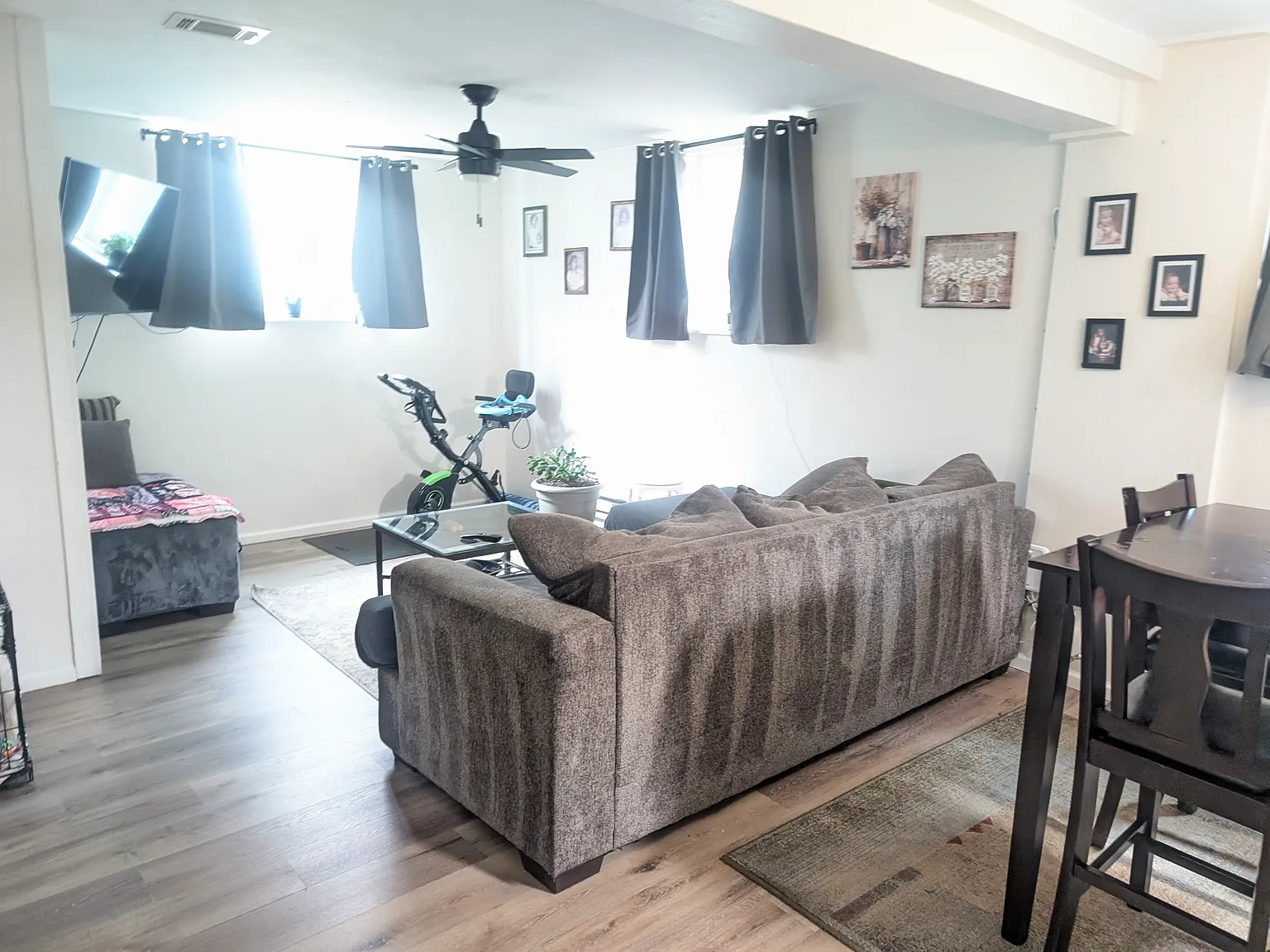 4 bed, 2248 sqft, $3,200 — Photo 2