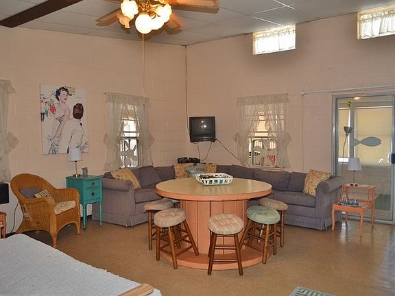 3rd image of 323 Lakewood Dr