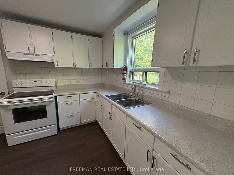 535 Lawrence Ave W — Photo 7
