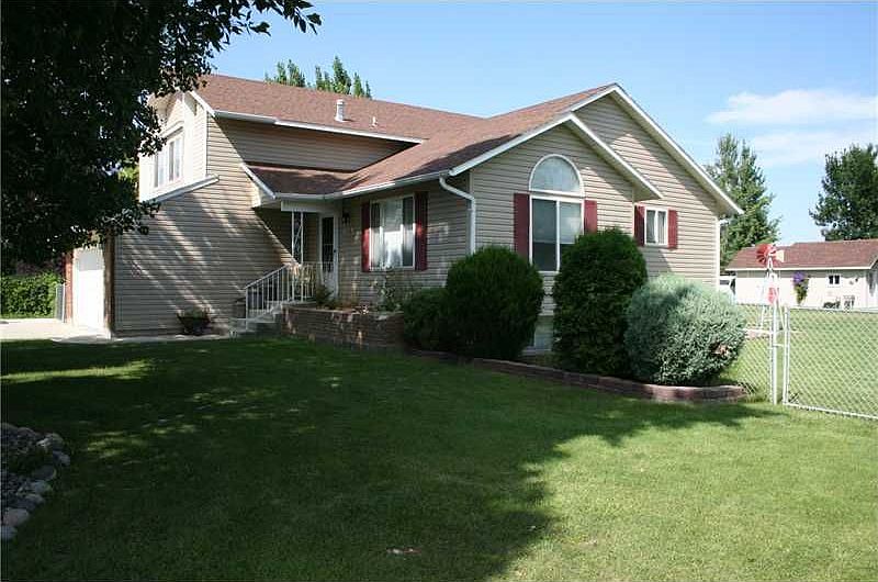 1st image of 415 Calypso St