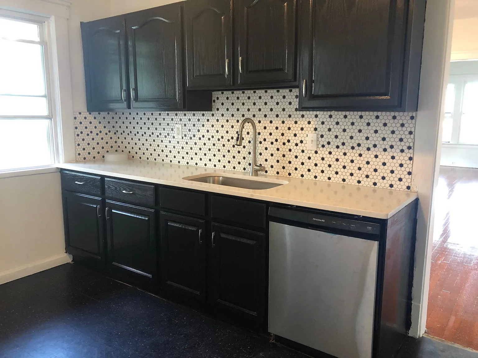 4 bed, 1.5 bath, 1500 sqft, $2,000 — Photo 2