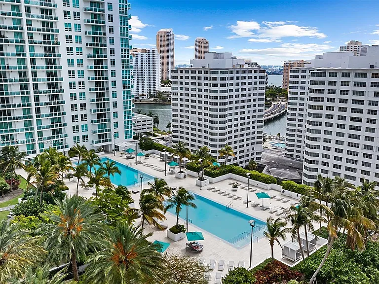 951 Brickell Ave #4211 — Photo 31