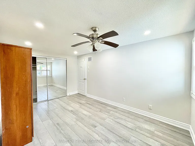 26 Homeland Ct — Photo 6