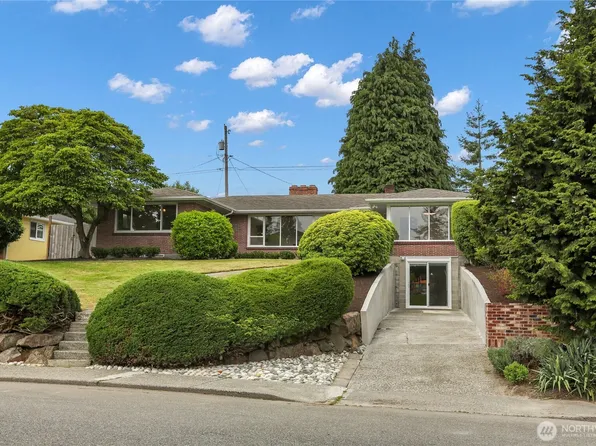 4828 Rucker Avenue, Everett, WA 98203