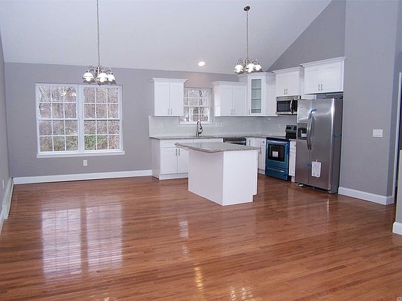 3rd image of 15 Flores Ln