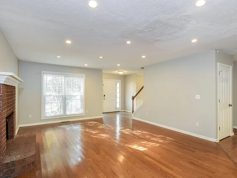 655 Simon Ive Dr — Photo 7