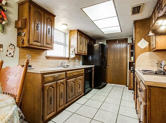 4th image of 4909 Willowhaven Cir