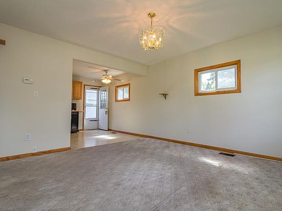 4th image of 3878 Applewood Dr