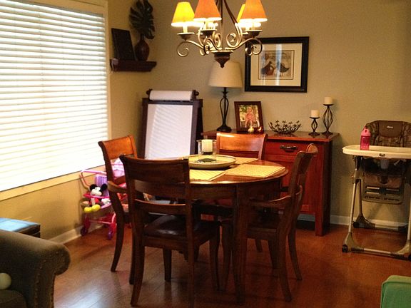 3rd image of 584 Willowcreek Ct