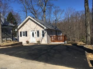 17 Central Ave, Hopatcong, NJ 07843