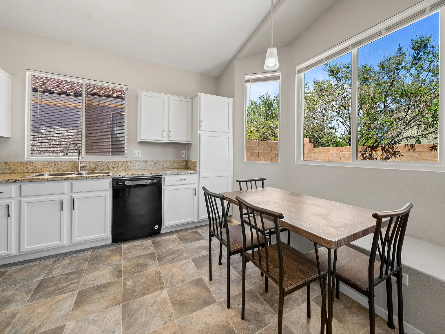 3 bed, 1144 sqft, $1,995 — Photo 4
