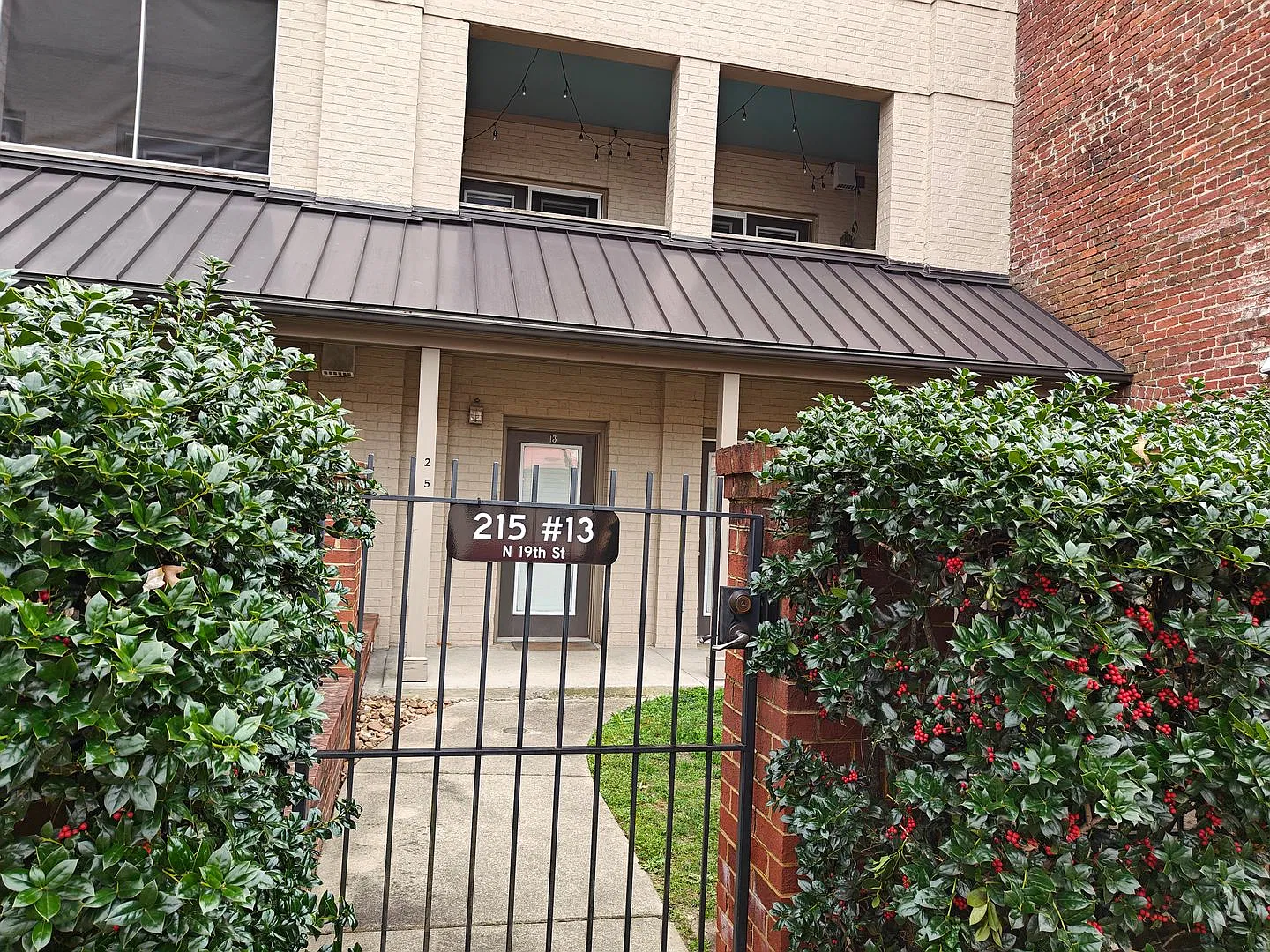 Large 2 bedroom one level condo on first floor — Photo 2