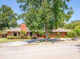 717 Sunset Dr, Burkburnett, TX 76354