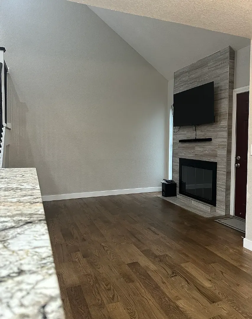 3 bed, 2.0 bath, 1539 sqft, $2,700 — Photo 3
