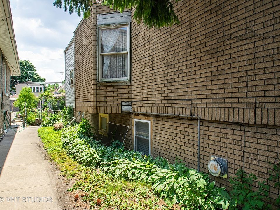2nd image of 2827 W Fletcher St