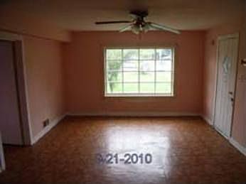 2nd image of 904 E Riverside Blvd