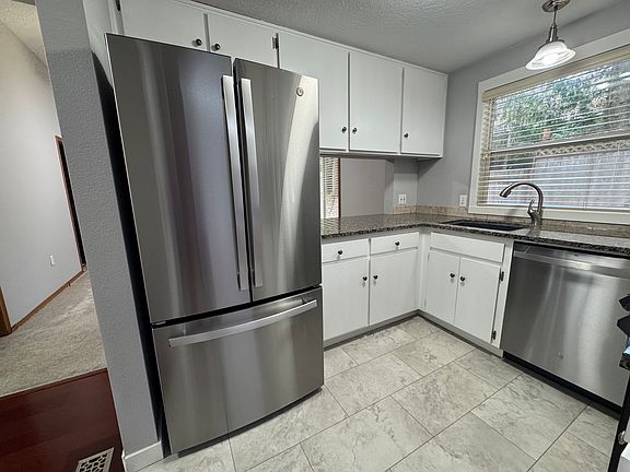 5th image of 4256 Country Woods Ct