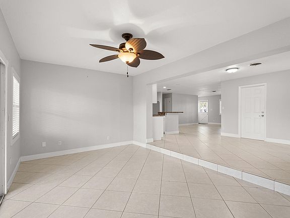 4th image of 1459 SW Seahawk Way