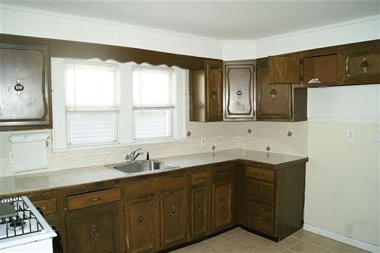 2nd image of 563-65 Woodland Ave