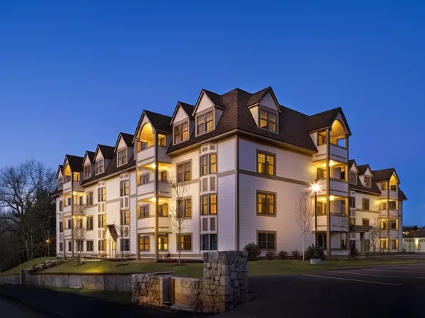 12 Russell Rd Unit 405, Wellesley, MA 02482