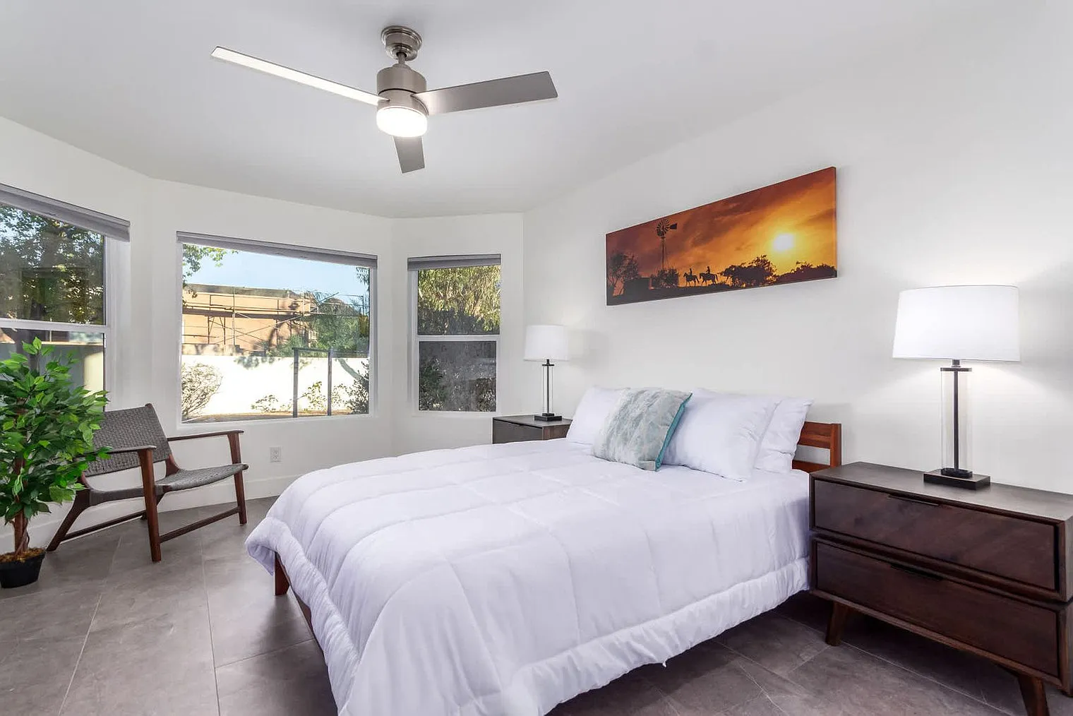5 bed, 4.0 bath, 4090 sqft, $12,015 — Photo 3