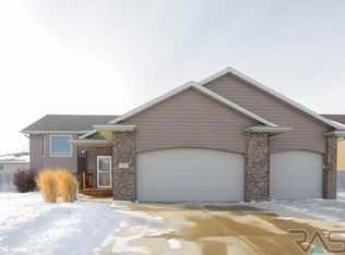305 S Summer Ave, Brandon, SD 57005