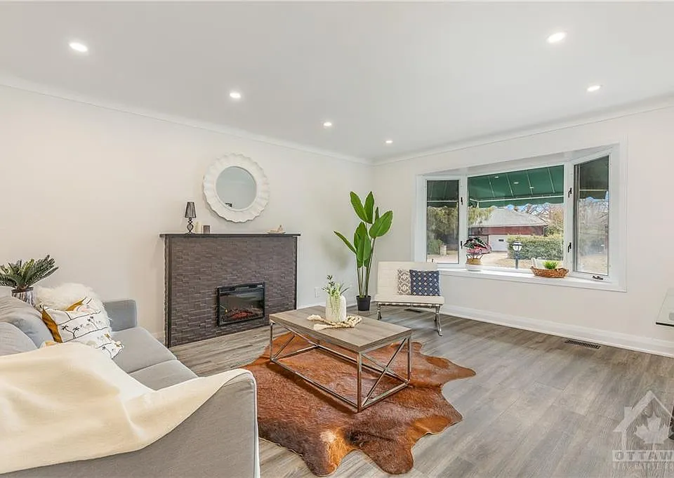 32 Roundhay Dr