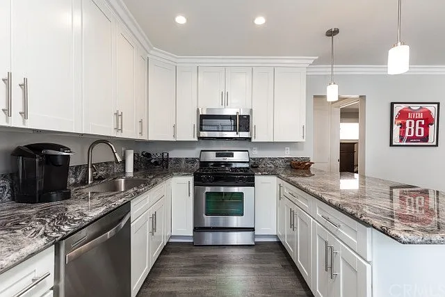 1250 E 1st St #6 — Photo 16