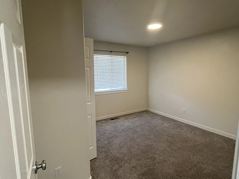 1820 W Camelot Dr — Photo 9