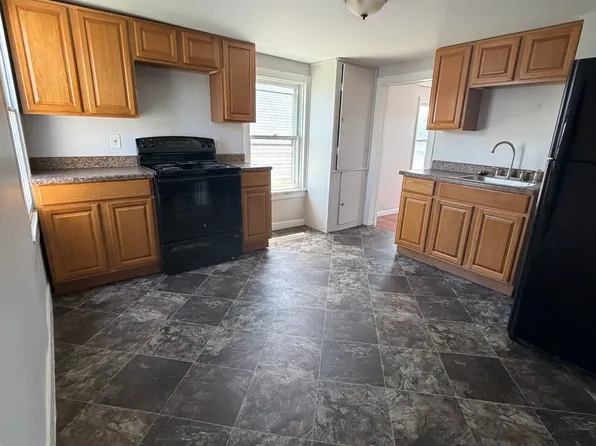 46 Clifton St #2, Waterford, NY 12188