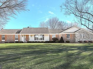 869 Fairview Dr, Hanover, PA 17331