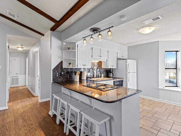 122 Pecan Valley Dr — Photo 9