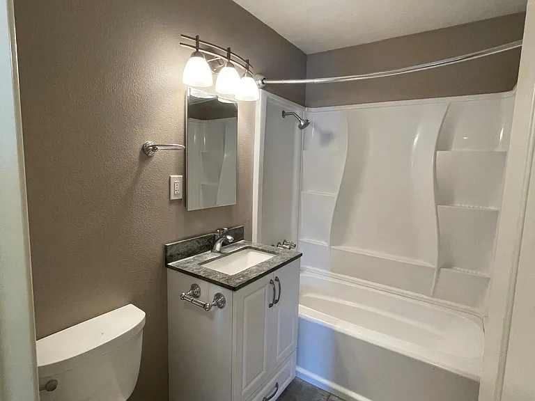13625 Franklin St #B — Photo 8