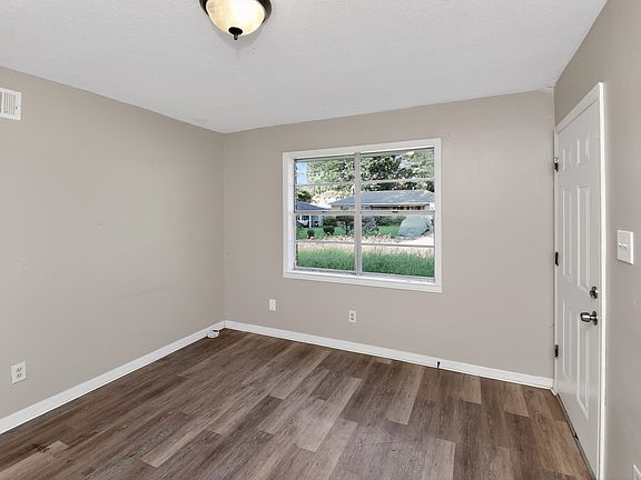 4th image of 4243 Brookway St