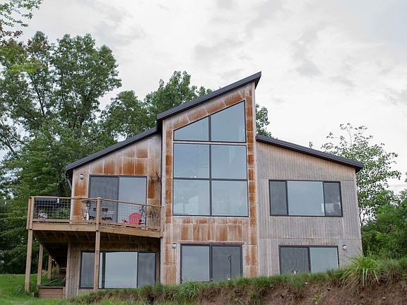 4th image of 296 Lake Dr