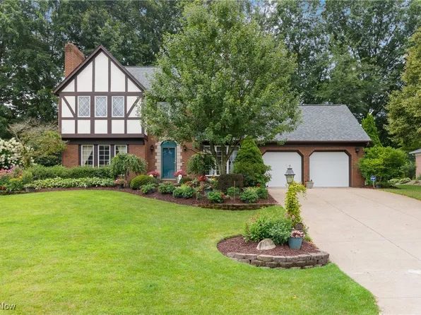 2335 Fallen Oak Cir NE, Massillon, OH 44646